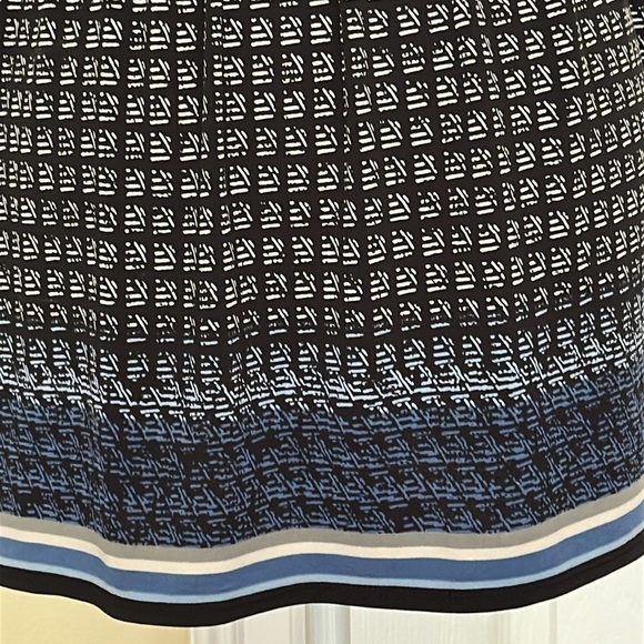 Max Studio Geometric Print Wrap Style Front Baby Doll Top V Neck m - Picture 7 of 8